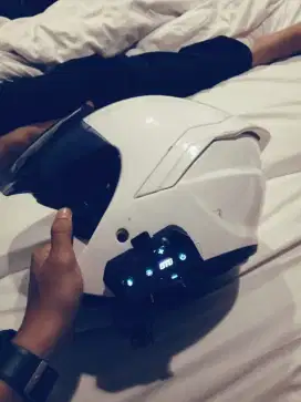 Helm rsix warna putih
