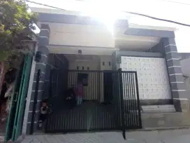 Rumah strategis dekat Harapan indah dikontrakan per Tahun