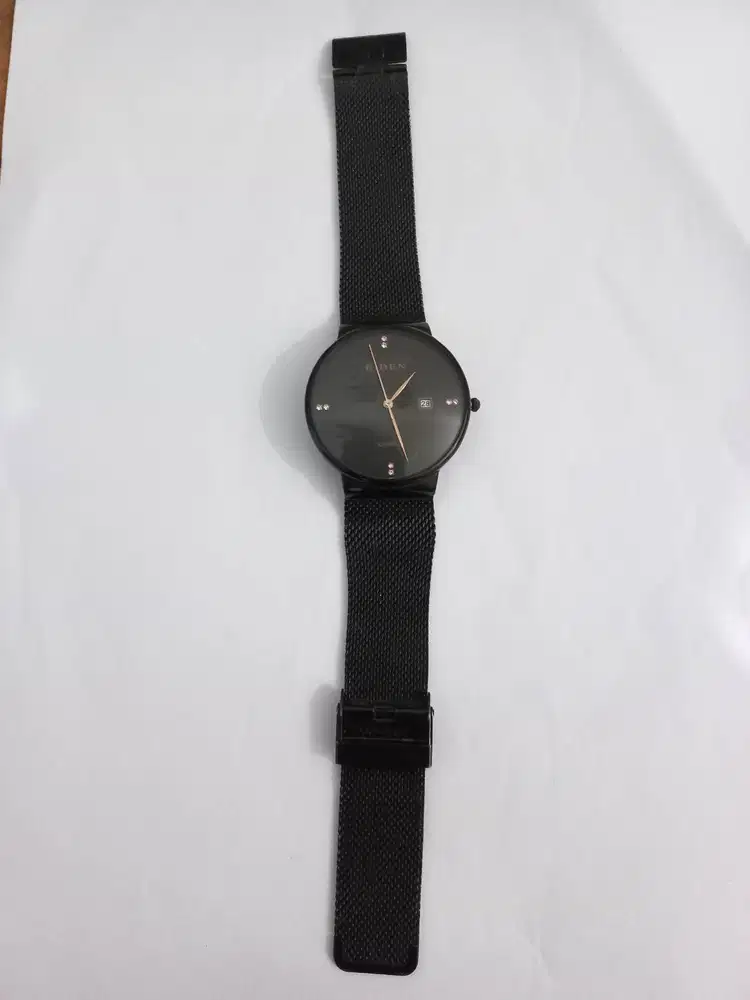 Jam Tangan Hitam
