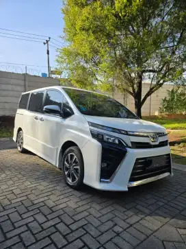 Voxy 2021 Mewah & Nyaman – Harga Bersahabat, Pajak Aman!