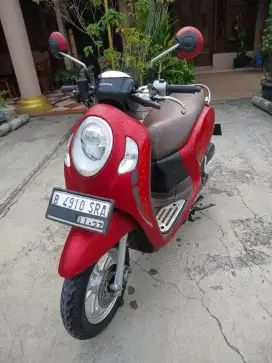 Scoopy prestige 2022 merah