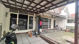 Dijual Rumah tua di Kembang Elok Puri lt 160 m2  lb 120 m2 ada 3 kt 2