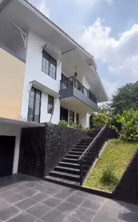 Dijual Rumah di Pondok Indah LT 786 LB 825 Lokasi Bagus dan Harga Bagus