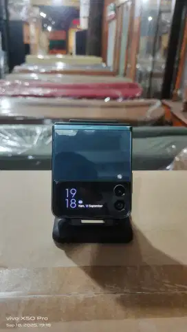 samsung z flip 3 5G 256GB face id on, fingerprint on, MurMer...