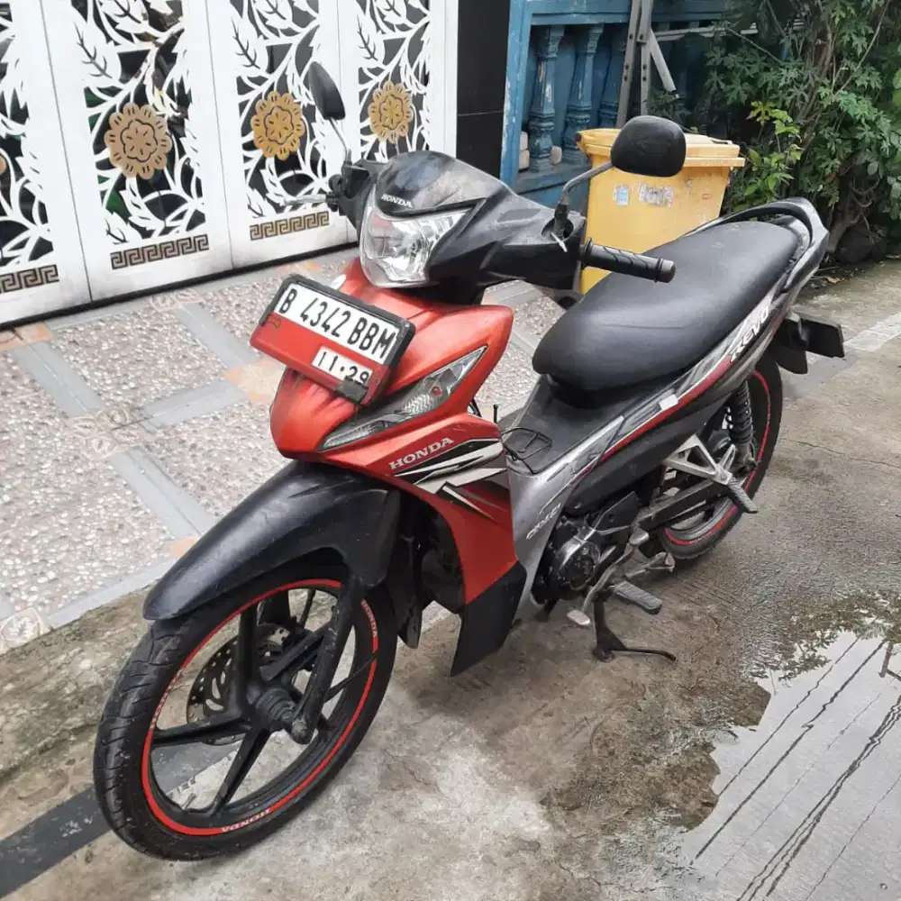 Honda Revo 2014 ss lengkap mesin bagus pjak hidup plat B DKI,stater on