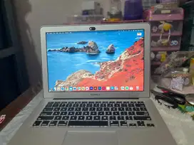 Macbook Air 17 13inch i5 MacOS Monterey 8/128GB