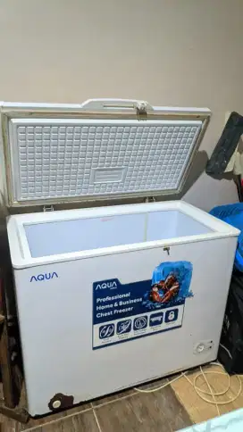 Frezer Merk Aqua