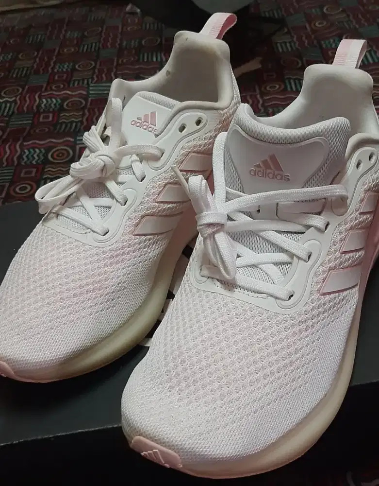 Sepatu Adidas Alphalava