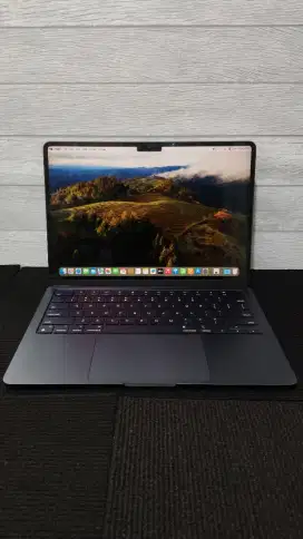 Macbook Air M3 ex iBox cc6 8gb 256gb Jarang pakai Likenew