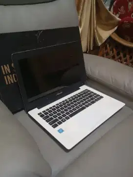 Laptop Asus X453 Slim
