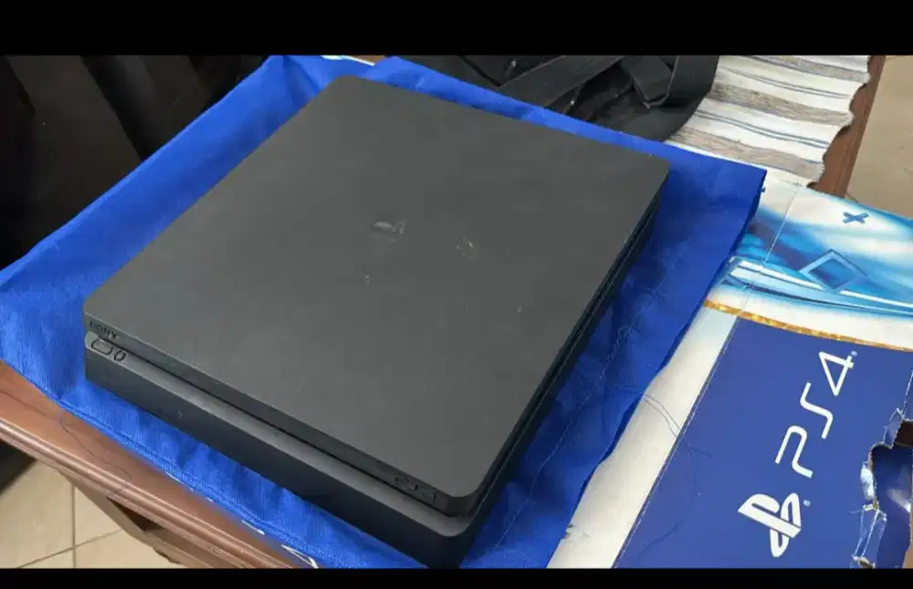 PS4 slim dengan 2 stick