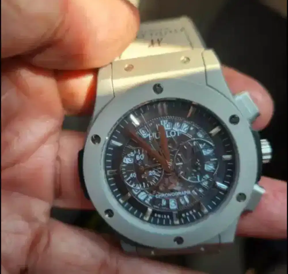 Jam tangan hutblot
