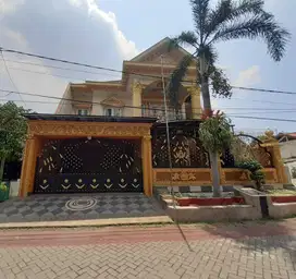 Rumah Klasik Mewah Full Furnish Gayungsari