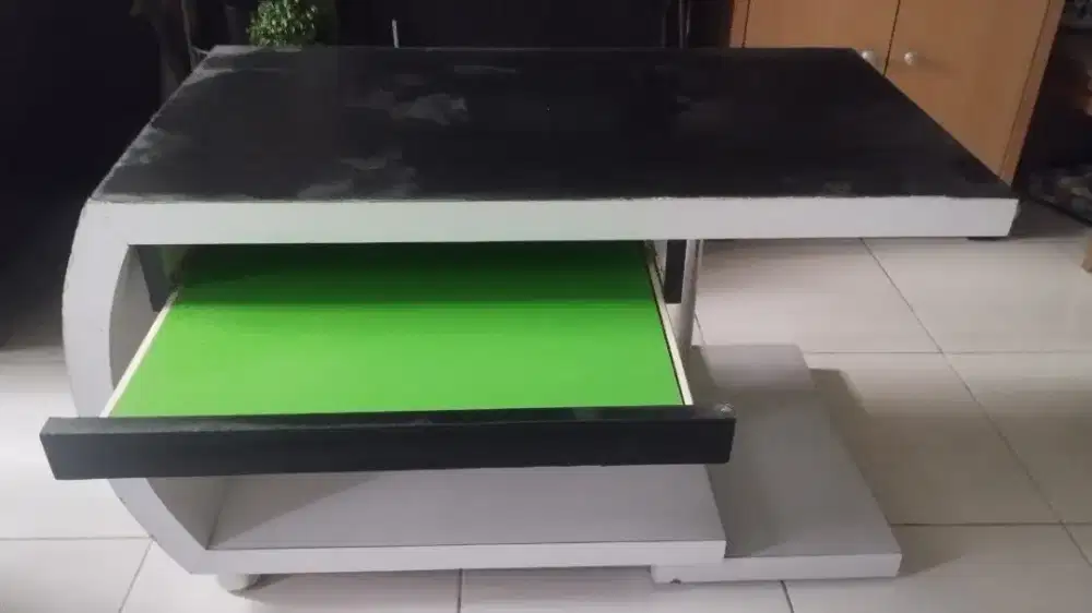 DI JUAL MEJA KOMPUTER (PC)