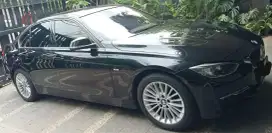 Bmw f30 320i 2014 low km