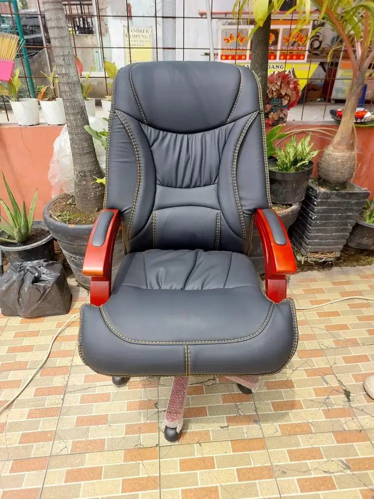 Kursi direktur jumbo