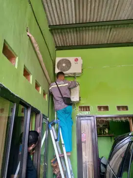Di butuhkan helper teknisi AC