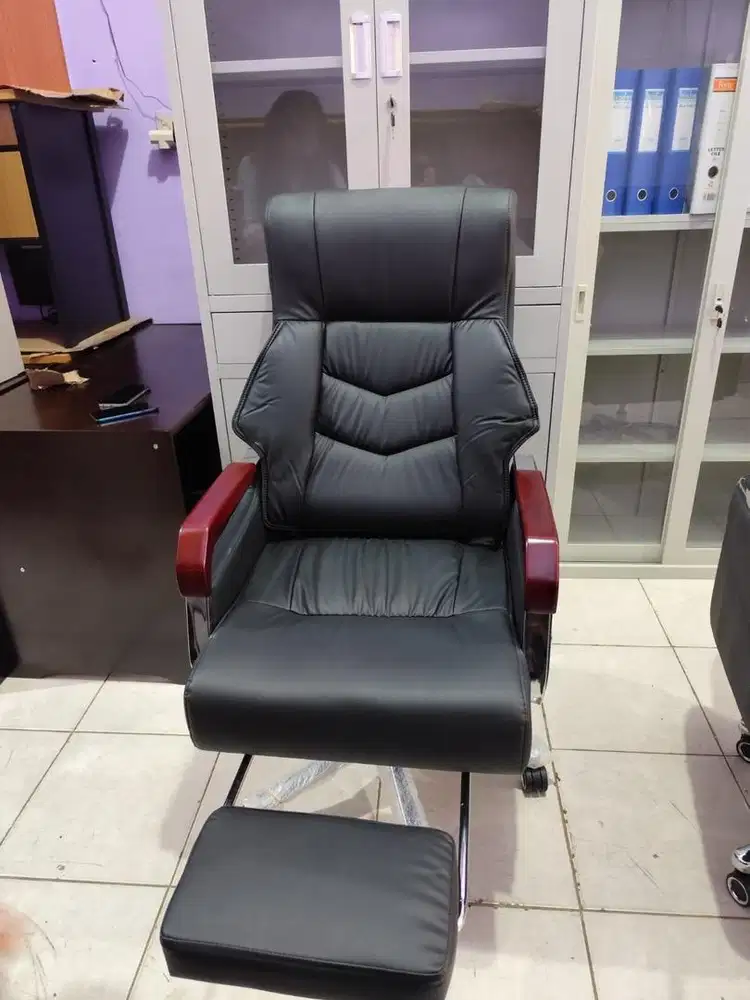 Kursi direktur premium