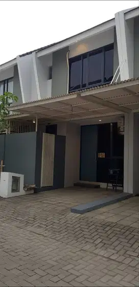 Disewakan Rumah 2 lt Royal Residence Wiyung