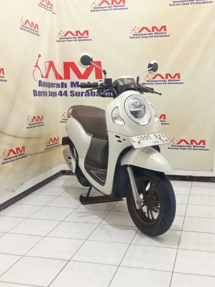 Honda Scoopy prestige km rendah tahun 2023 putih Doff