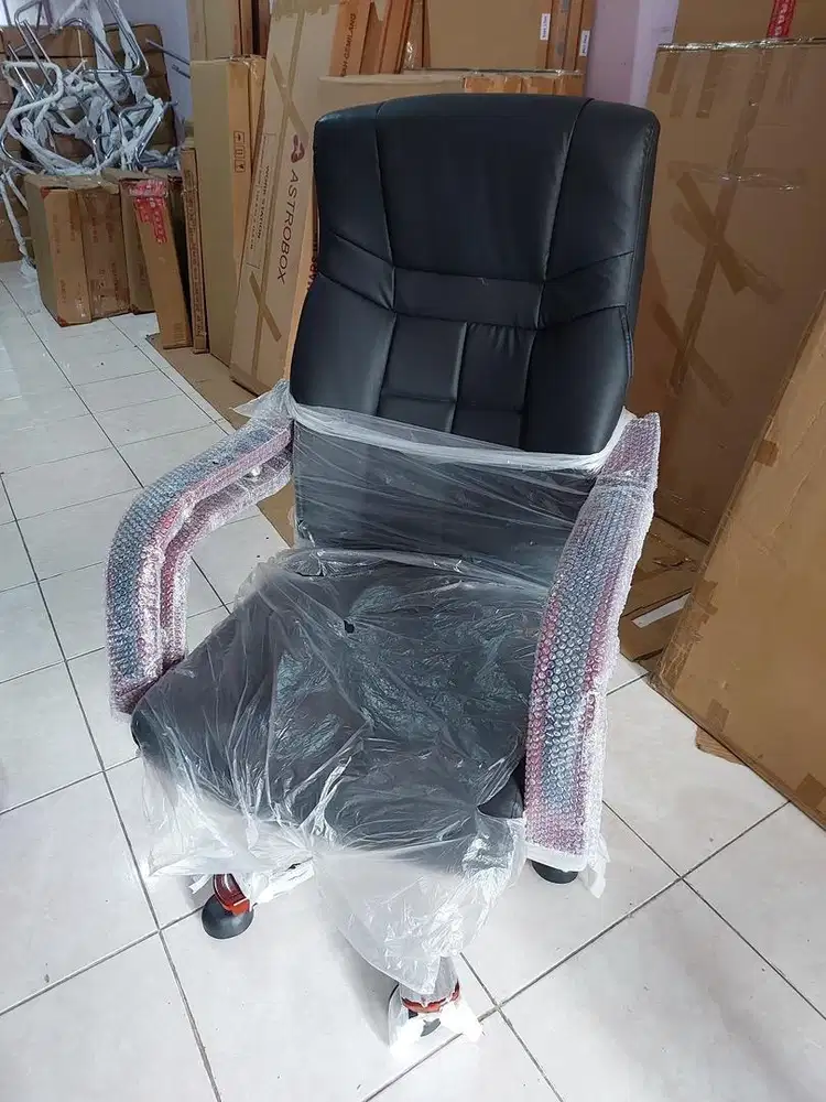 Kursi direktur tangan kayu