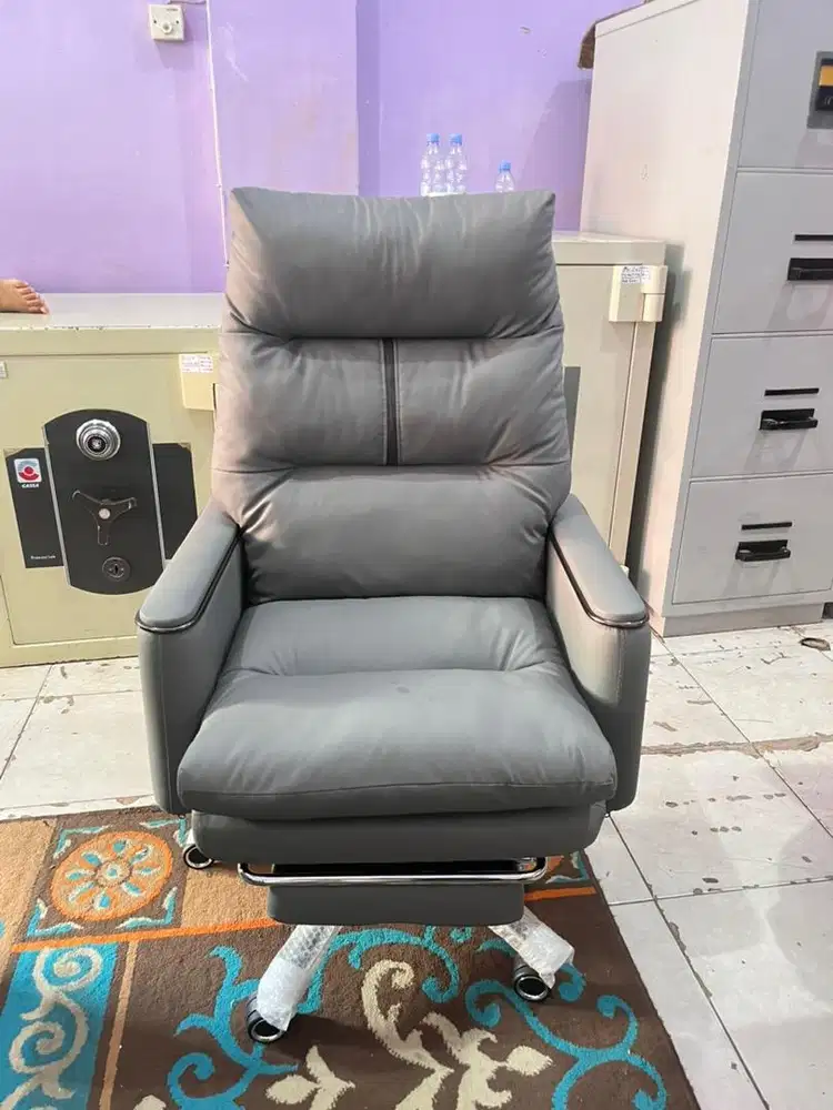 Kursi direktur sofa tebal