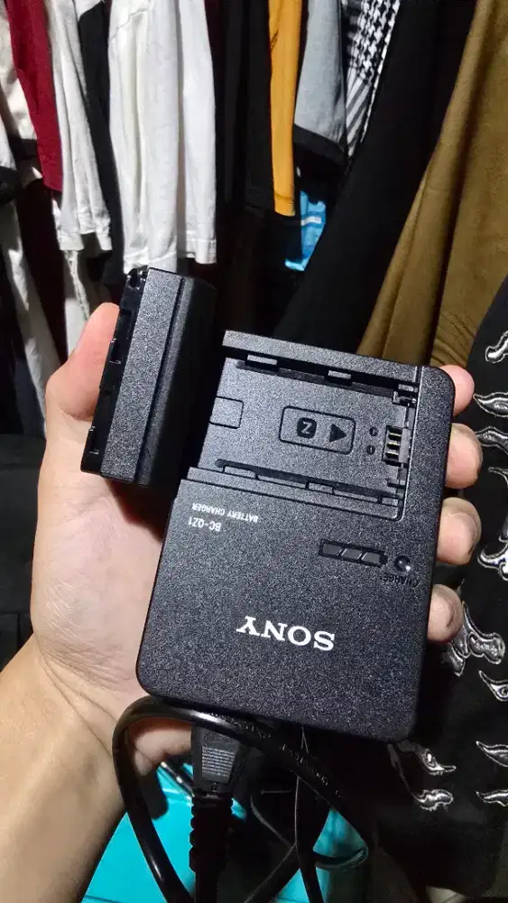 Batrai sony a6700 batre dan charger