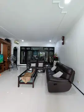 Langka Rumah Mewah Pakuwon Villa Bukit Indah Split Level luas 550m²