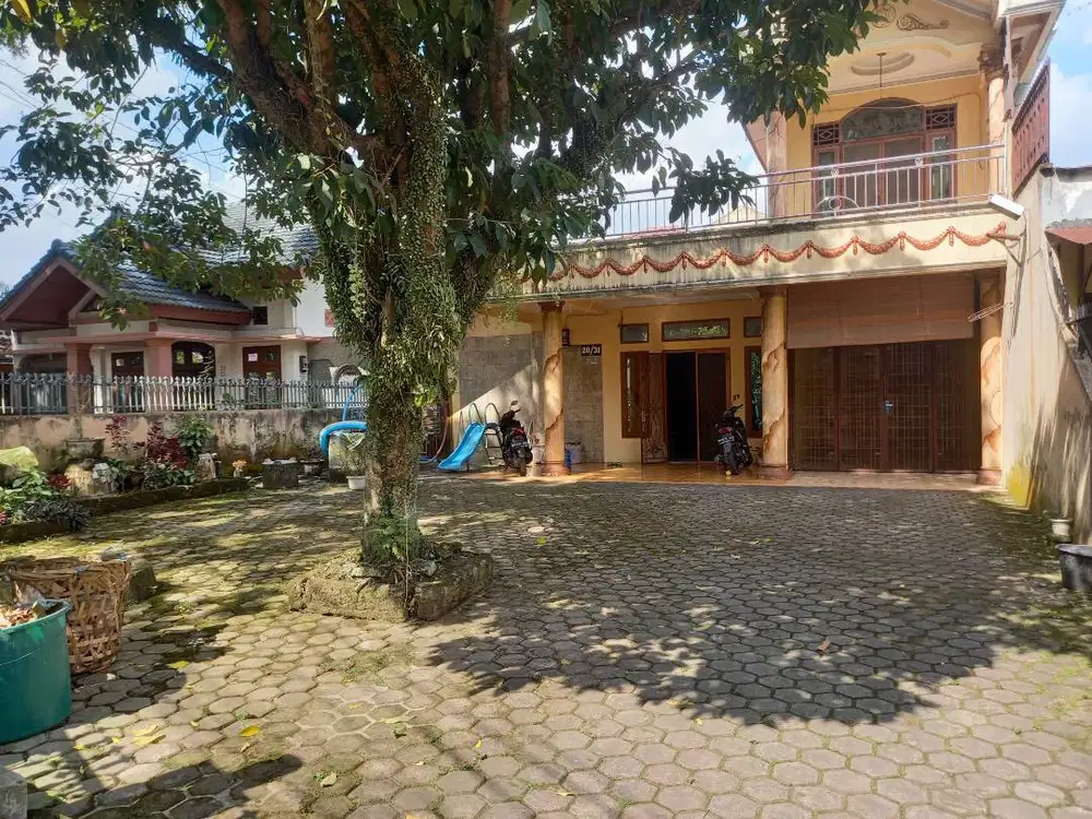 RUMAH DI JUAL. Rumah dgn halaman luas