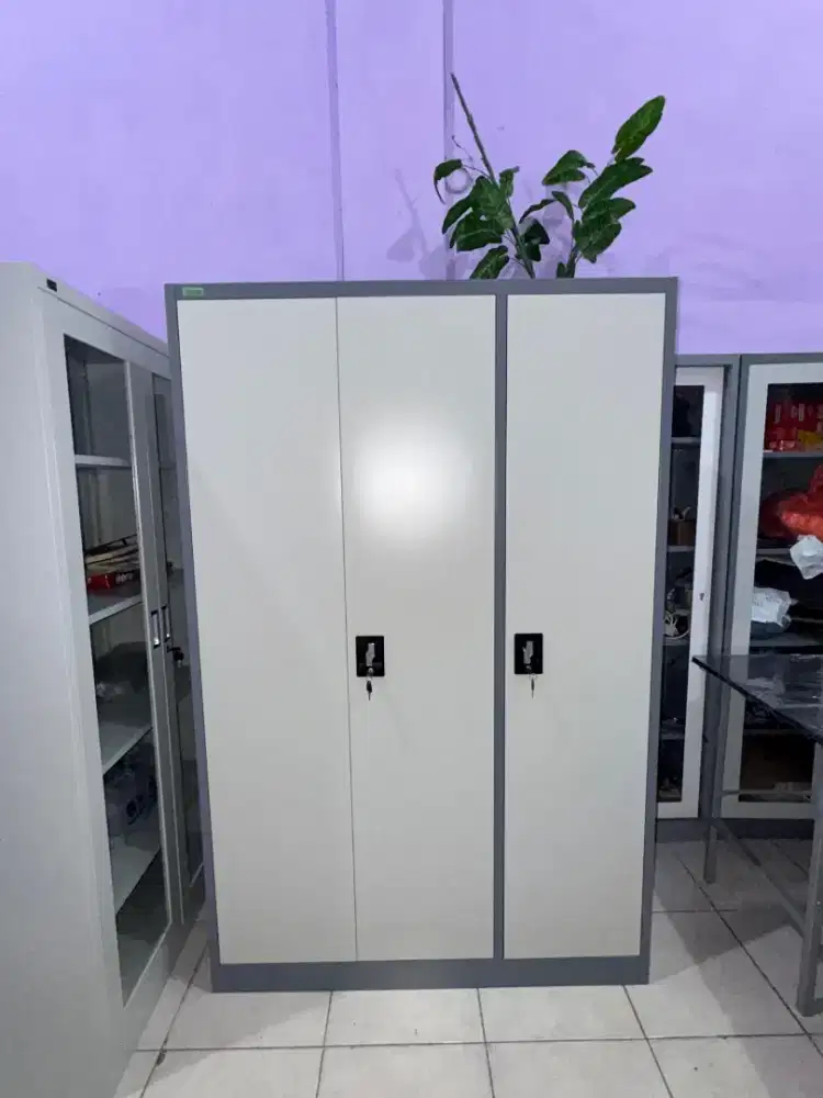 Lemari Arsip 3 Pintu Plat Besi