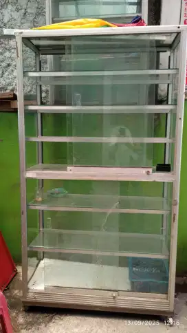 Etalase Tinggi di Ulujami