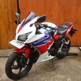 CBR 150R 2015 PAJAK PANJANG KM MESIN SEGEL SIAP PAKE MOTOR RAWATAN
