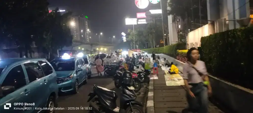 Sewa lapak jajanan pinggir jalan samping rel apartemen kalibata city