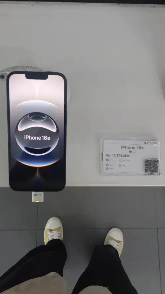 Handphone iPhone 16e kredit