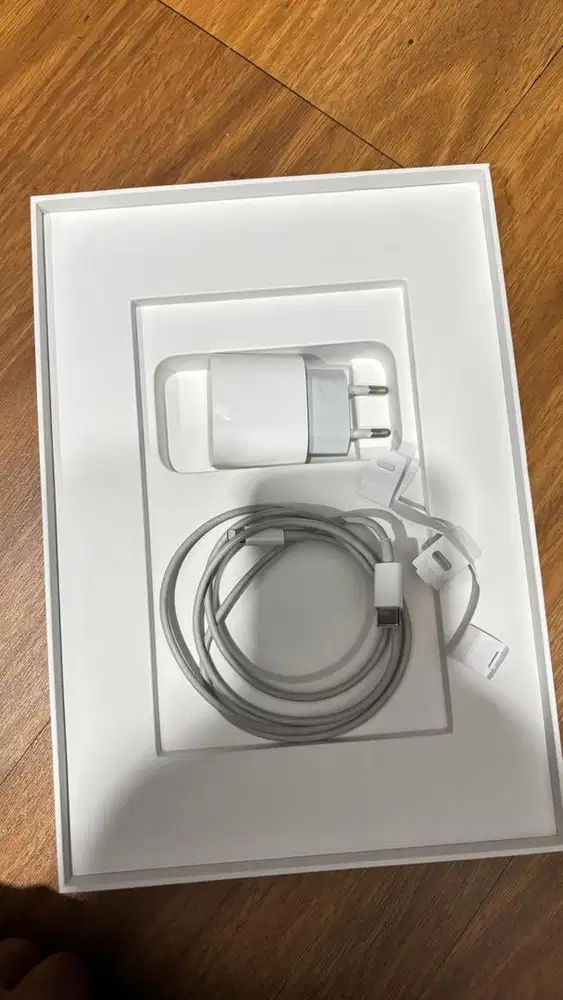 Charger lightning iphone 20 watt (original bawaan ipad)