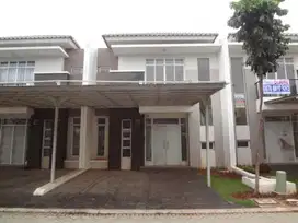 Disewakan Rumah Green Lake City di cluster Amerika Latin