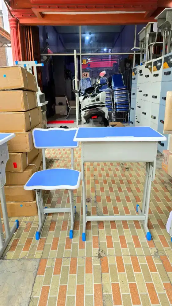 Meja Belajar Rangka Besi. Promo Habiskan Barang