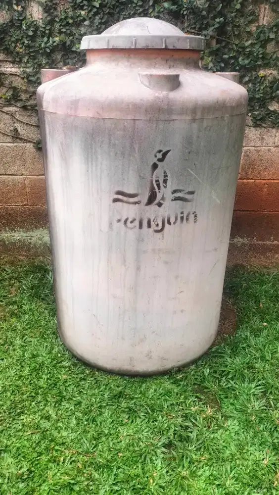 Toren Air Penguin 700 L  bekas