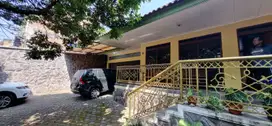 dijual rumah sukahaji raya pinggir jalan halaman luas kotak lebar 22 meter hadap timur cocok untuk usaha lokasi strategis