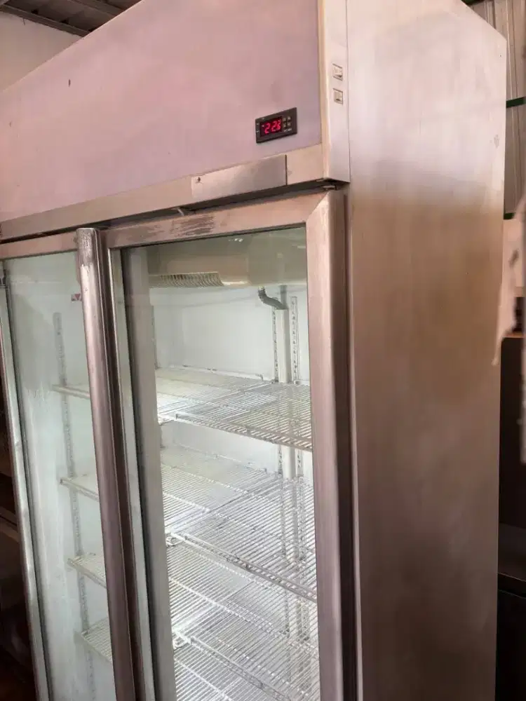 showcase gea 1050L
harga 5,5jt