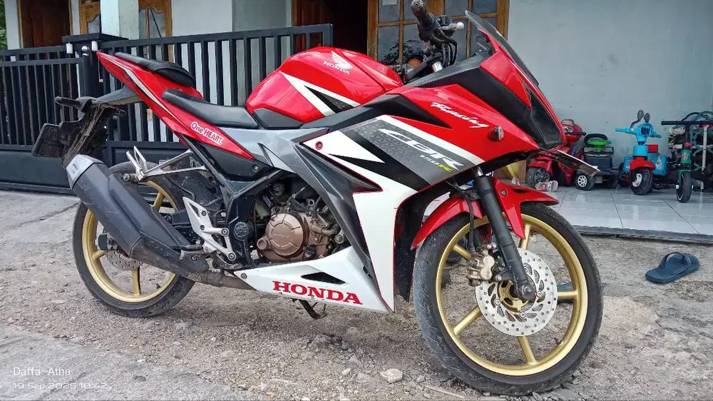HONDA CBR 150R TAHUN 2016
