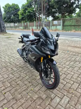 Dijual R15 V3 tahun 2019 pajak hidup mesin bagus