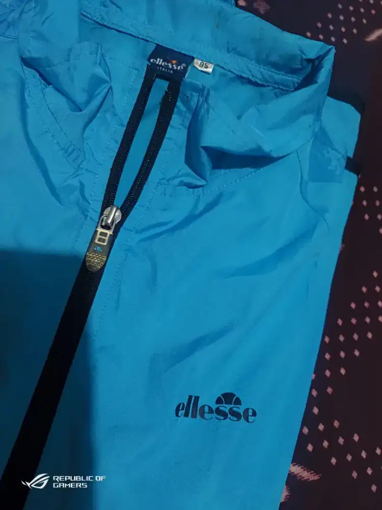 Jaket olahraga ellesse
