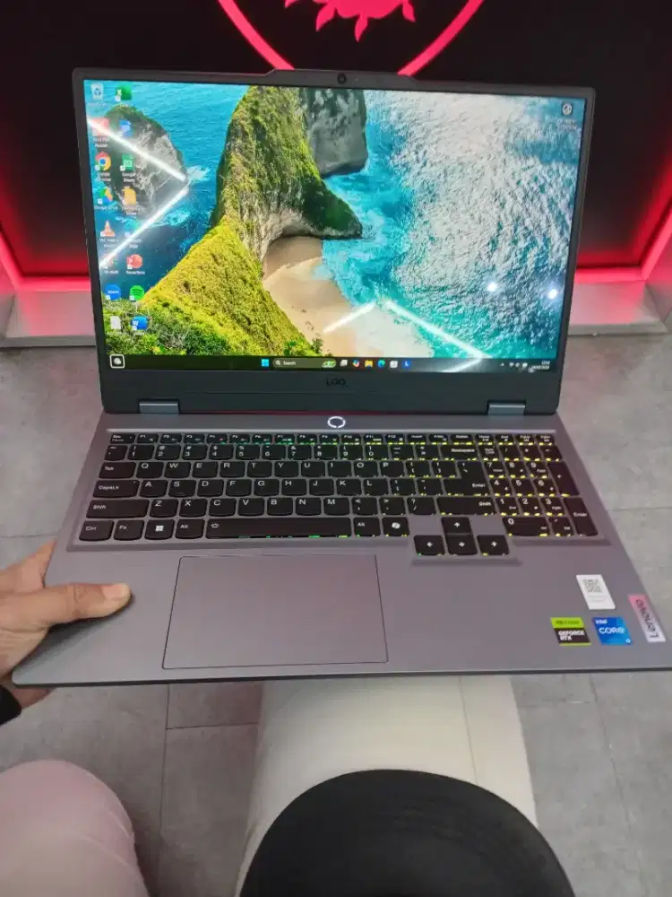 Laptop Gaming Lenovo LOQ 15 IRX9 i5 13450HX RTX3050 Resmi Kredit