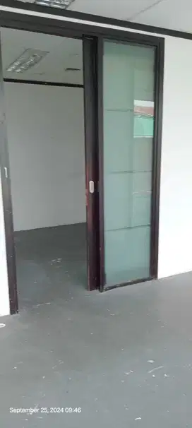SEWA KANTOR DI JAKARTA PUSAT KH MANSYUR 109M2 PARTISI 150K NEGO