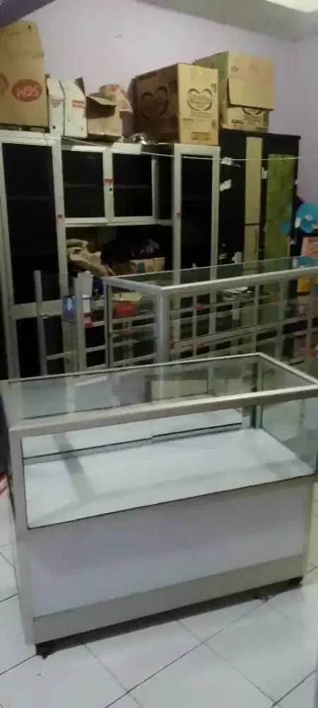 Etalase alumunium