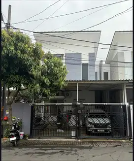 Dijual Rumah 2 Lantai Full Furnish Cluster Beverly Hills Tangerang