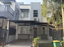 Dijual rumah 2 lantai lokasi disentul city