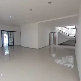 Disewakan Rumah 2 Lantai New Renov di Sayap Buah Batu