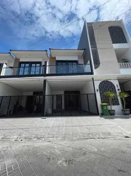 Rumah di Ketintang Dekat Royal Plaza Wonokromo Darmo Ngagel Wiyung Gayungan
